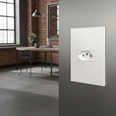 Conjunto 4x2 1 Tomada 2p+T 10a Horizontal Com Placa On Branco - Mec-Tronic - 39955